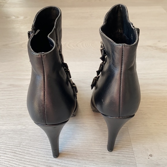 Heeled ankle bootie - Picture 2 of 7